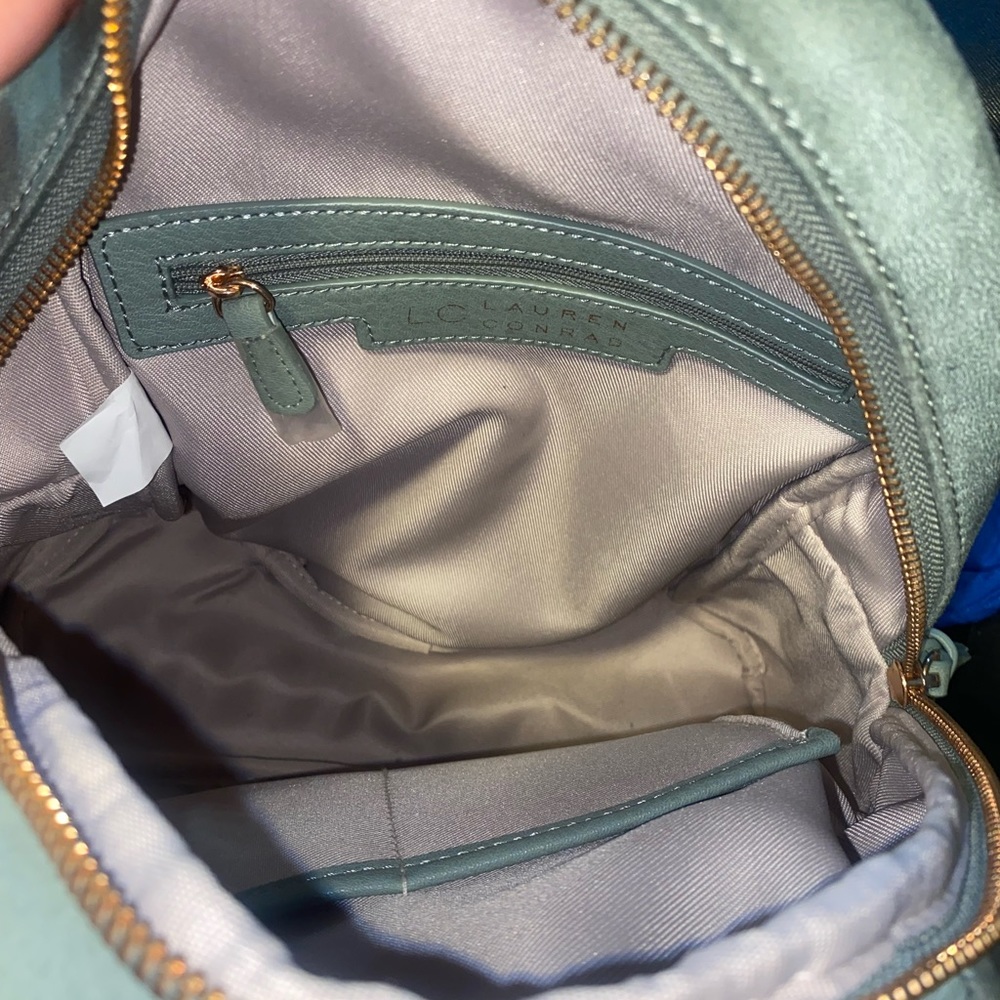 Backpack - Picture 4 of 4